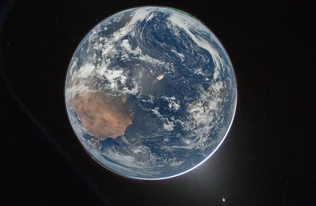 vpechatlyayushchie-fotografii-s-borta-artemis-ii