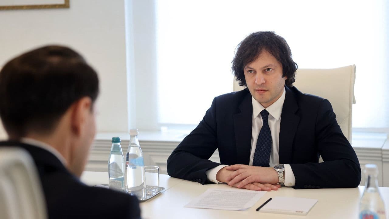 gruziyanyn-premyer-ministri-asgabatdaky-sota-rustawelinin-otyrdylan-heykeli-ucin-turkmenistana-minnetdarlyk-bildirdi