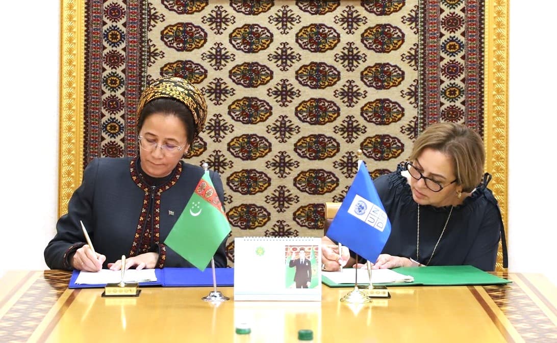 minobrazovaniya-turkmenistana-i-proon-podpisali-memorandum-o-vzaimoponimanii