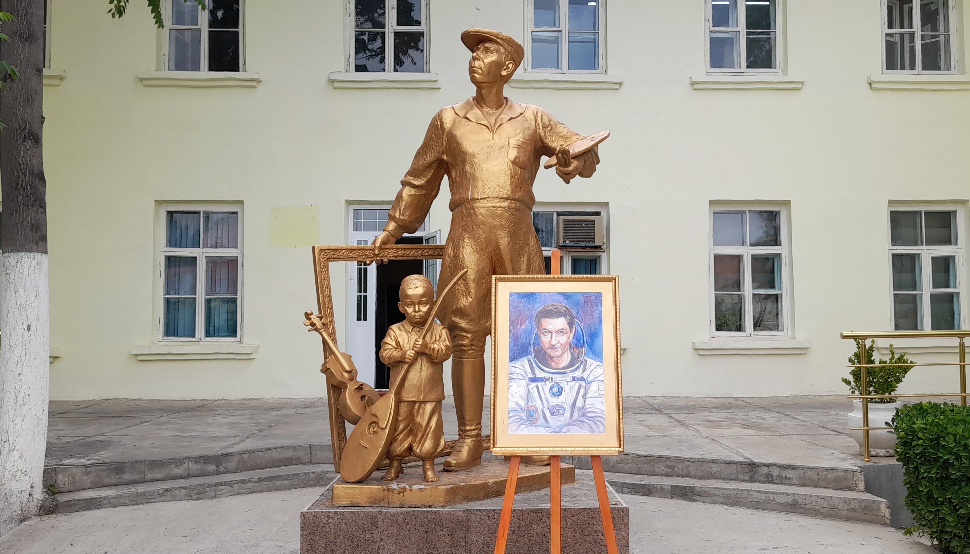 ot-zemlyanina-batyra-kosmonavtu-kononenko-privet-na-orbitu-iz-ashhabadskoj-hudshkoly