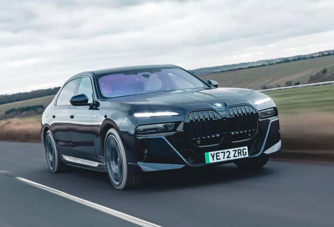 anons-obnovlennogo-sedana-bmw-i7