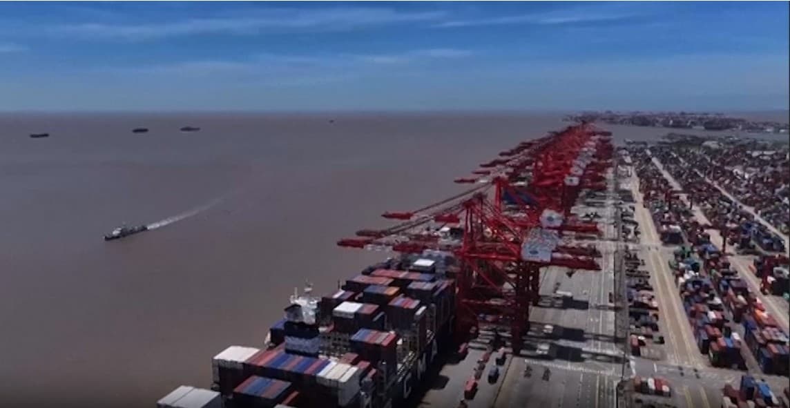 shanhajskij-port-16-let-podryad-ostayotsya-krupnejshim-v-mire-po-kontejnerooborotu