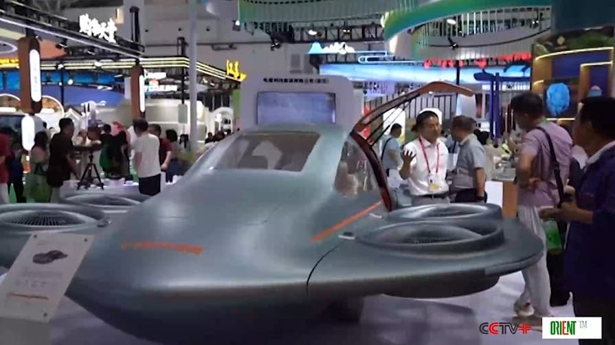 robotlar-we-ucyan-awtoulaglar-haynan-adasynda-gecirilyan-sarp-edis-harytlary-sergisinde-geljek-barada-dusunje-beryar