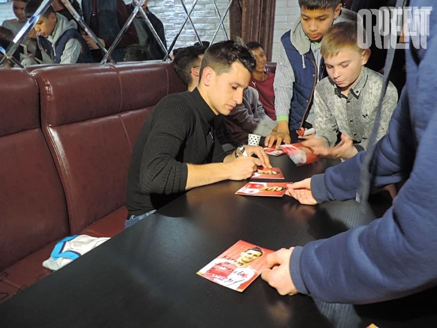 Ruslan Mingazov met with fans after return from Asian Cup