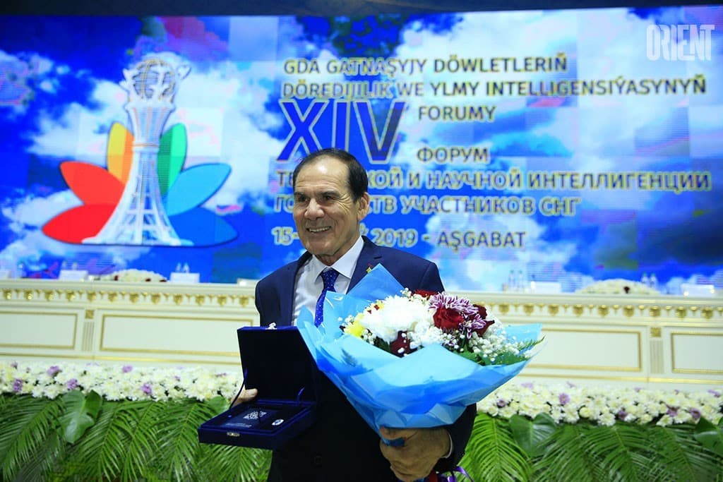 Stars of the Commonwealth lit in Ashgabat