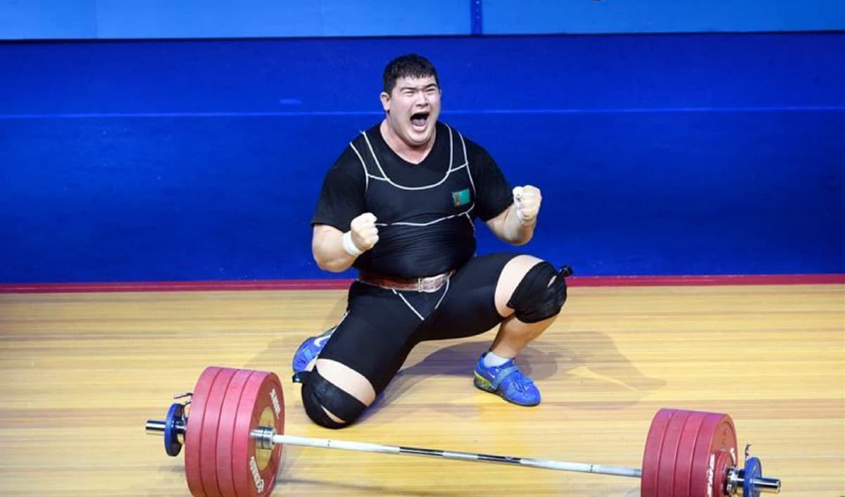 The Turkmen heavyweight - on the pedestal in the Chinese Tianjin