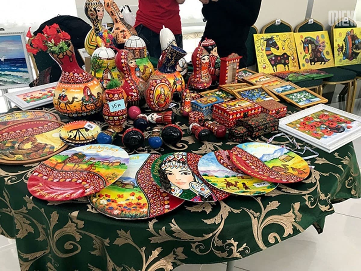 Musical "Art Bazaar" promises to surprise guests