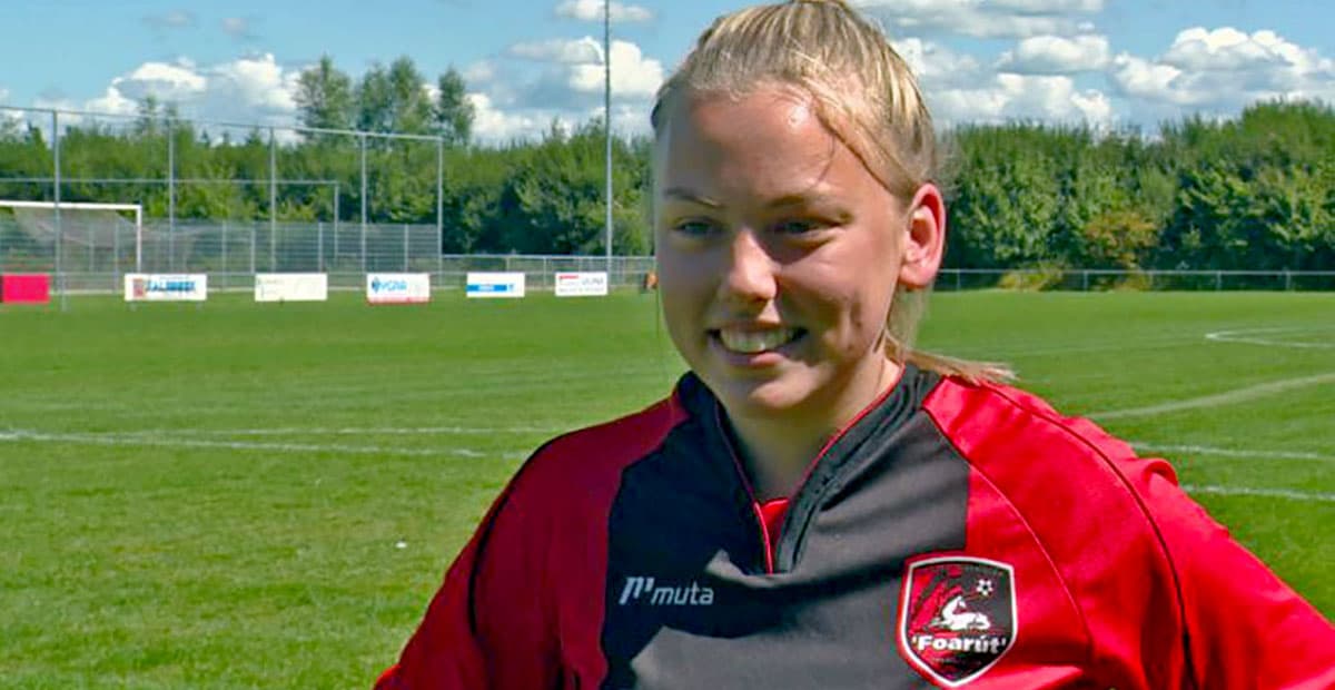 A woman becomes a player of the men's football club in the Netherlands