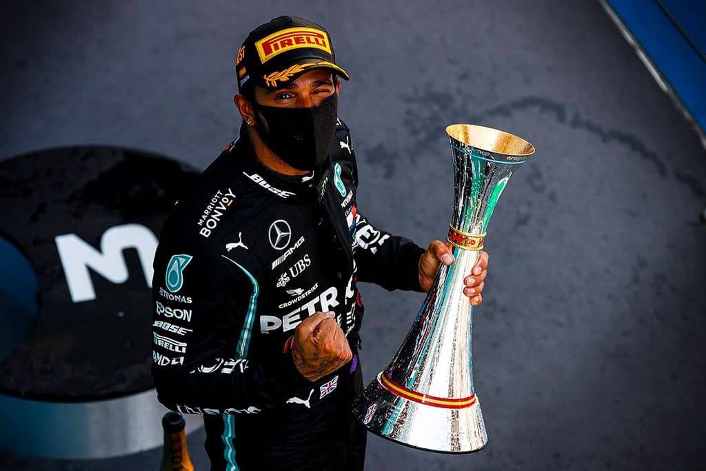 Driver of "Mercedes" Lewis Hamilton won the sixth stage "Formula One" of Grand Prix of Spain