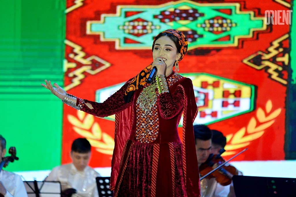 Winners of the amateur singers contest are awarded the prizes on behalf of President of Turkmenistan