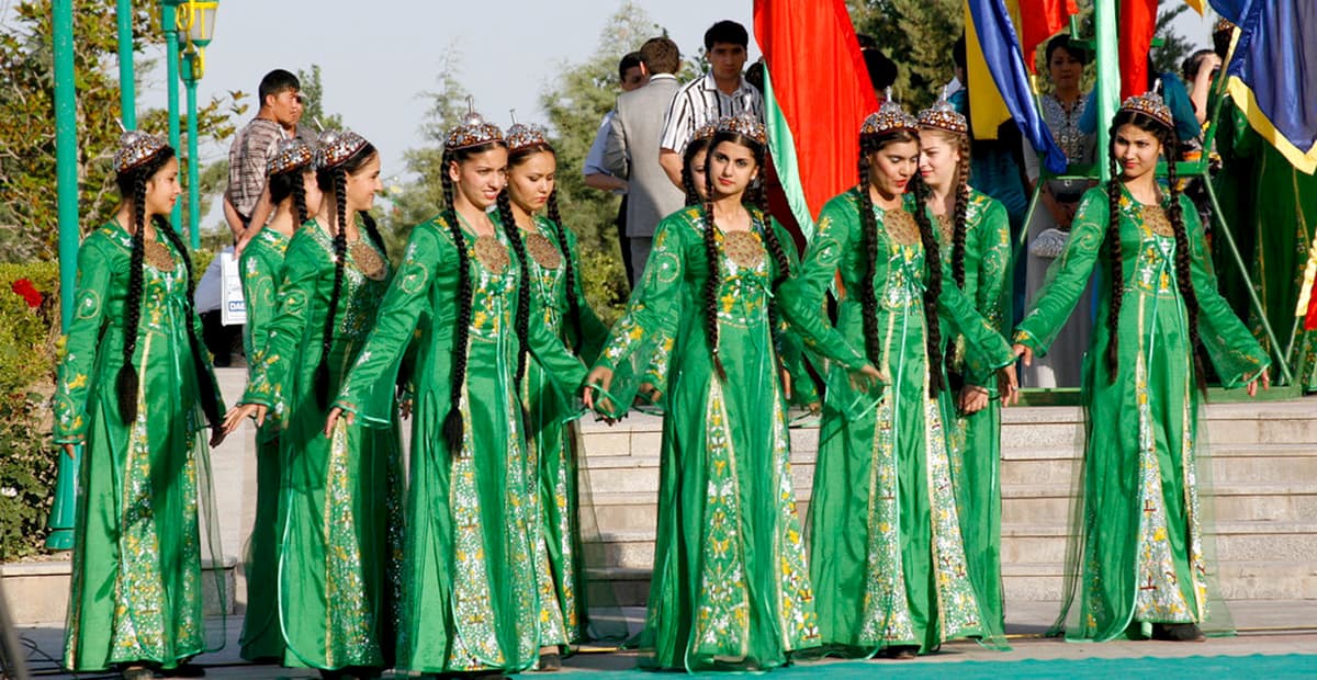 The language of national folklore or about what “Hym-myl" sings?