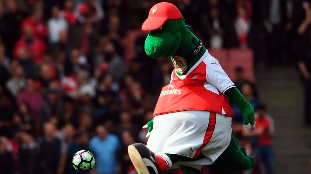 the-most-emotional-transfer-of-the-fall-season-the-fired-arsenal-s-mascot-transfers-to-sevilla