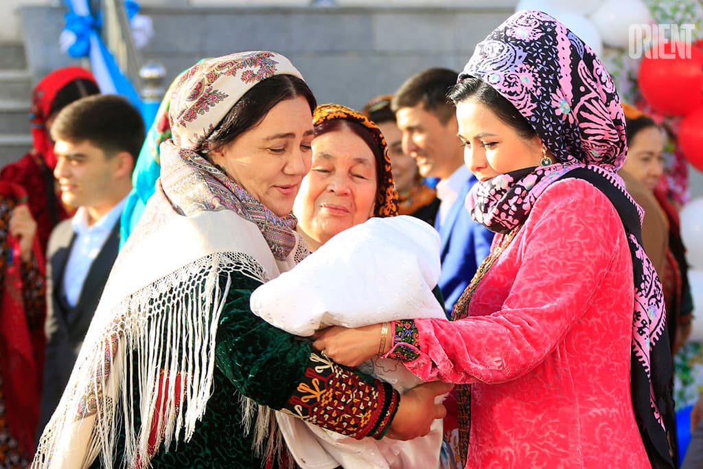 childbirth-celebrating-ceremony-or-congratulation-on-new-happiness