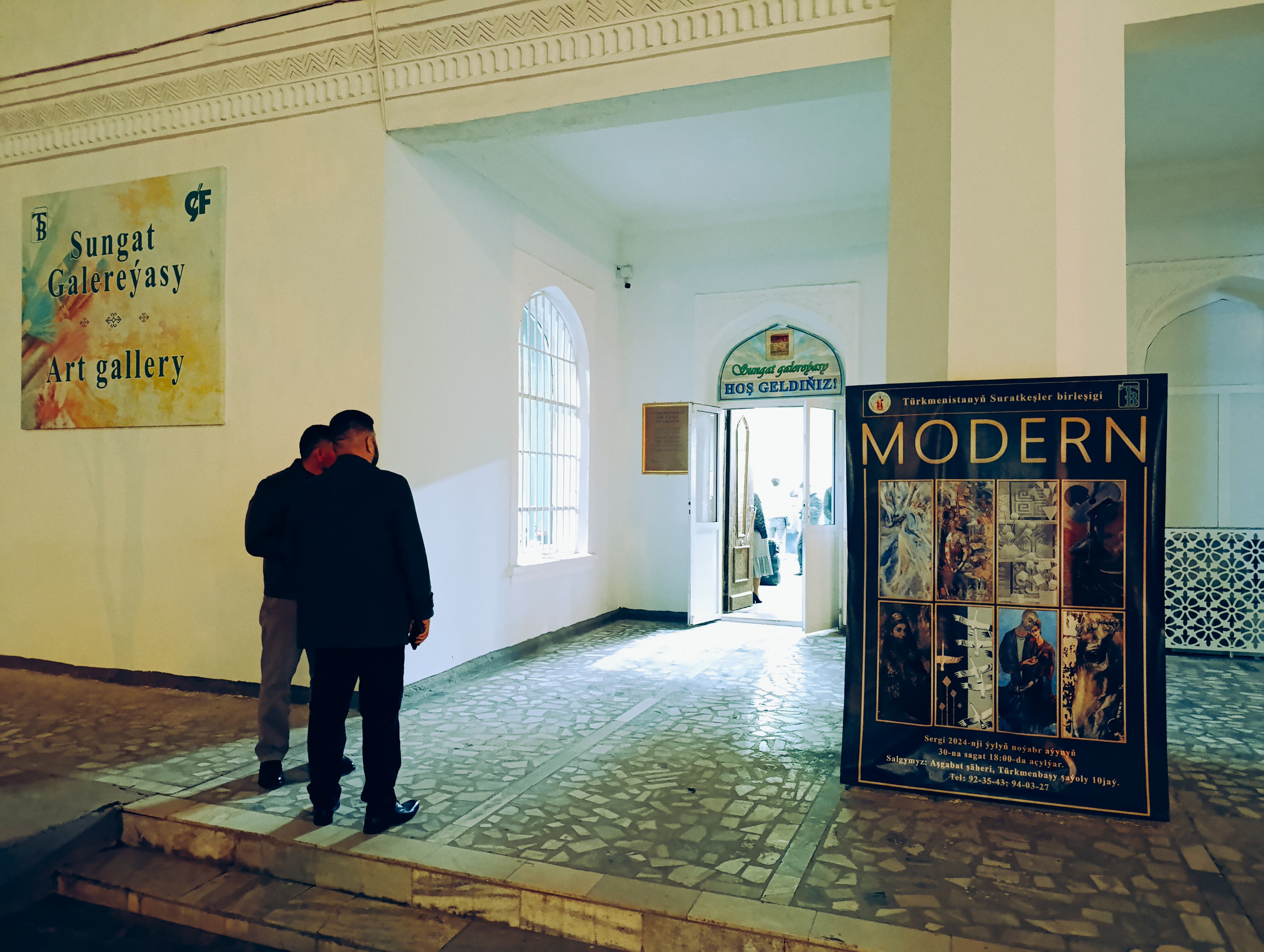 modern-renkler-dunyasine-syyahat