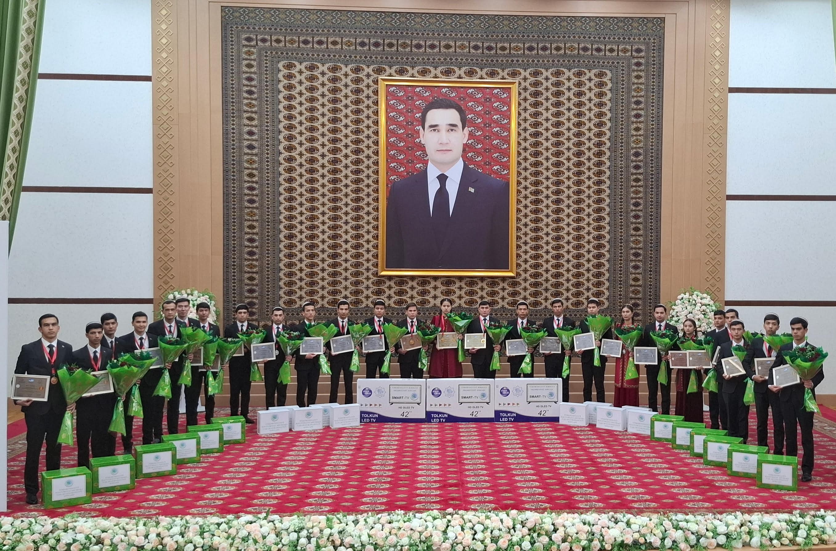 byli-nagrazhdeny-studenty-dobivshiesya-uspeha-na-mezhdunarodnoj-matematicheskoj-olimpiade