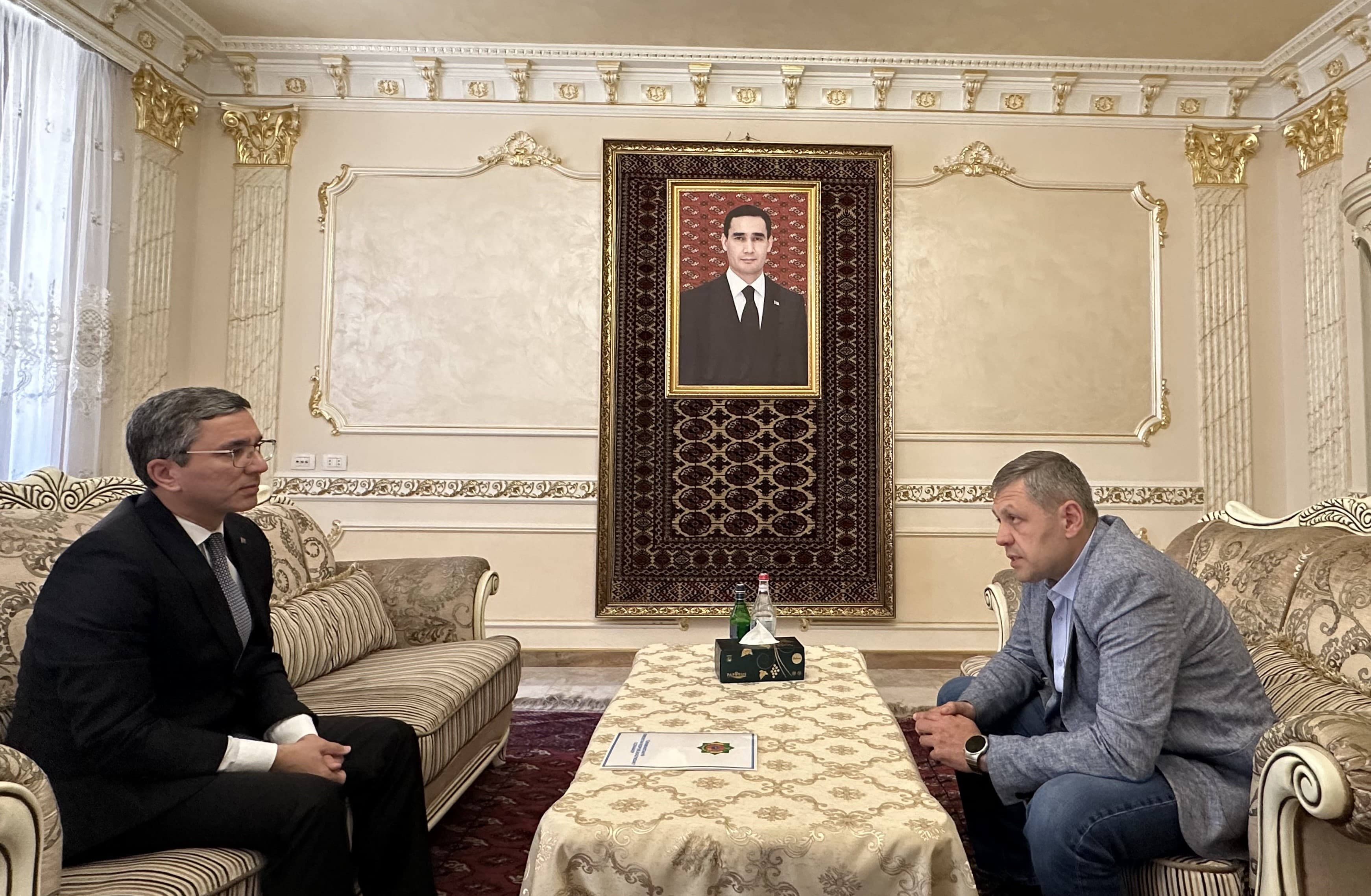 turkmenistanyn-ilcisi-ermenistanyn-sowda-senagat-palatasynyn-wise-prezidenti-bilen-dususyk-gecirdi