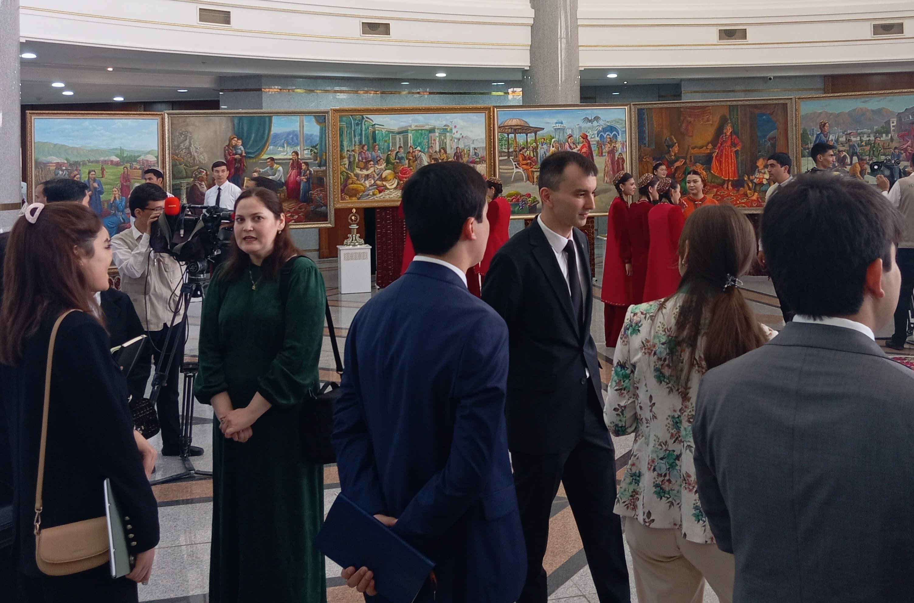 asgabat-merkezi-aziyanyn-yas-diplomatlarynyn-arasyndaky-dialog-ucin-meydanca-owruldi