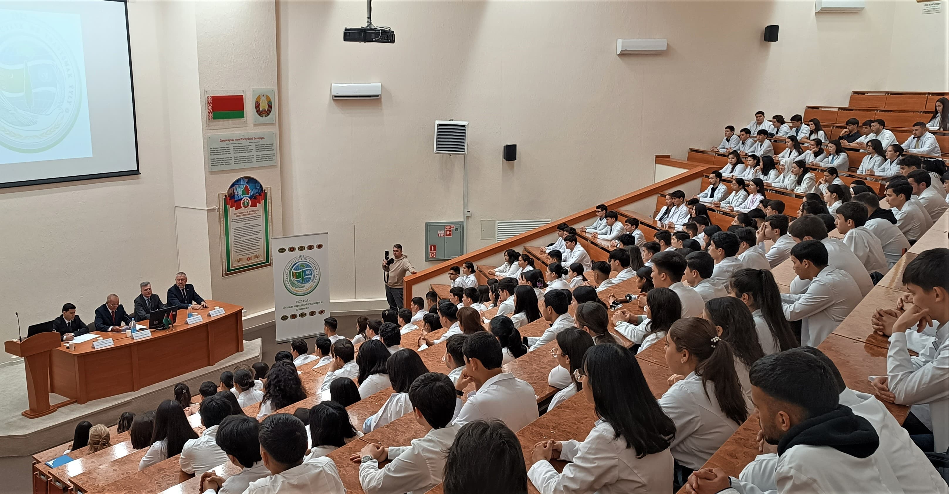 posol-turkmenistana-studenty-bgmu