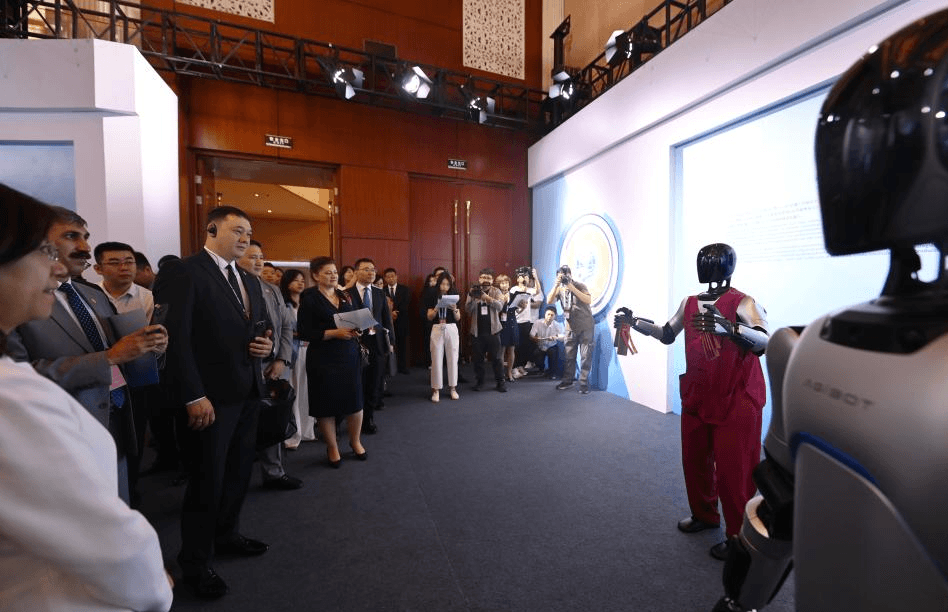 kitaj-predlagaet-chlenam-shos-sozdat-centr-sotrudnichestva-po-primeneniyu-ii