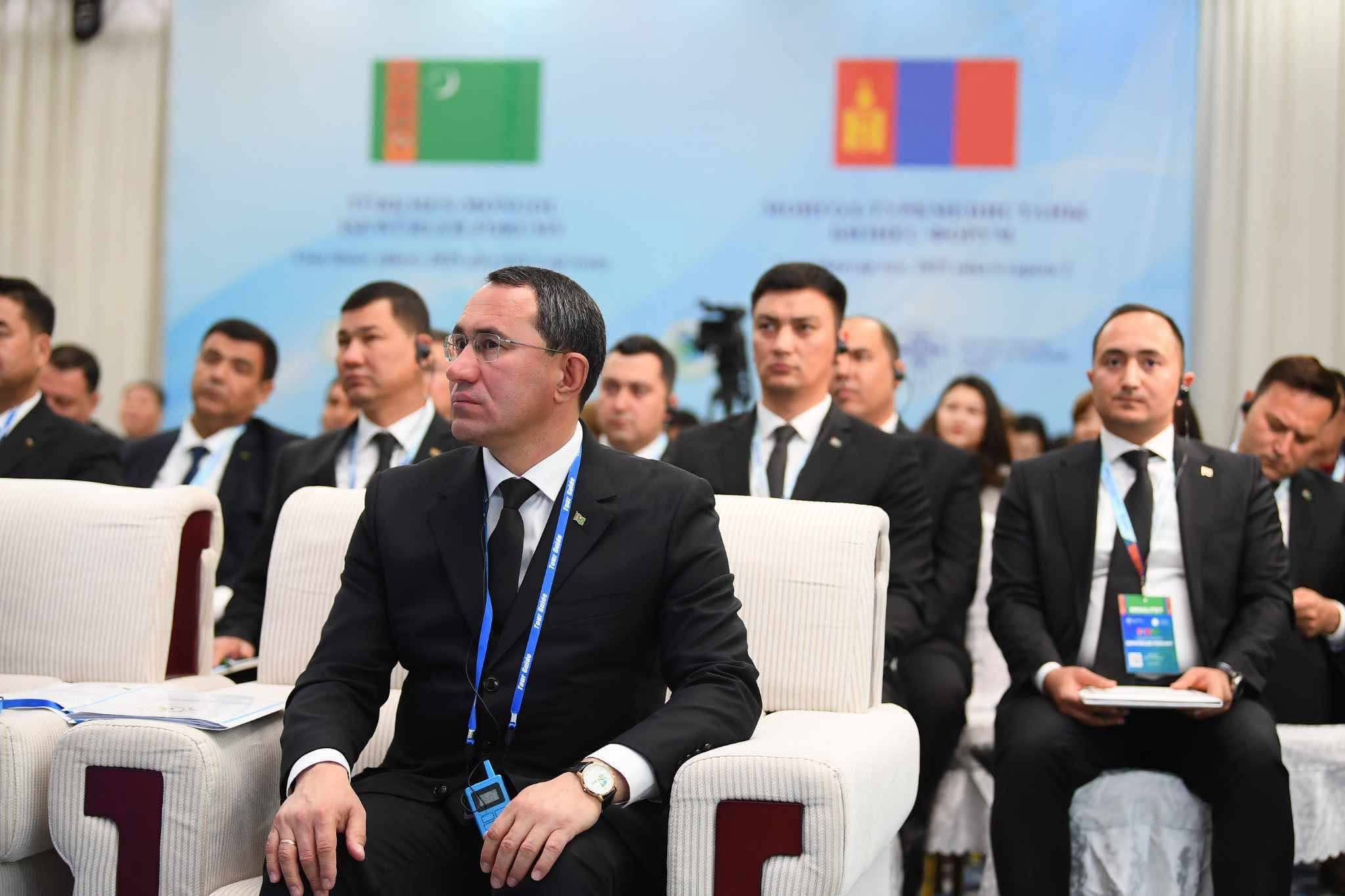 mongolskie-i-turkmenskie-biznesmeny