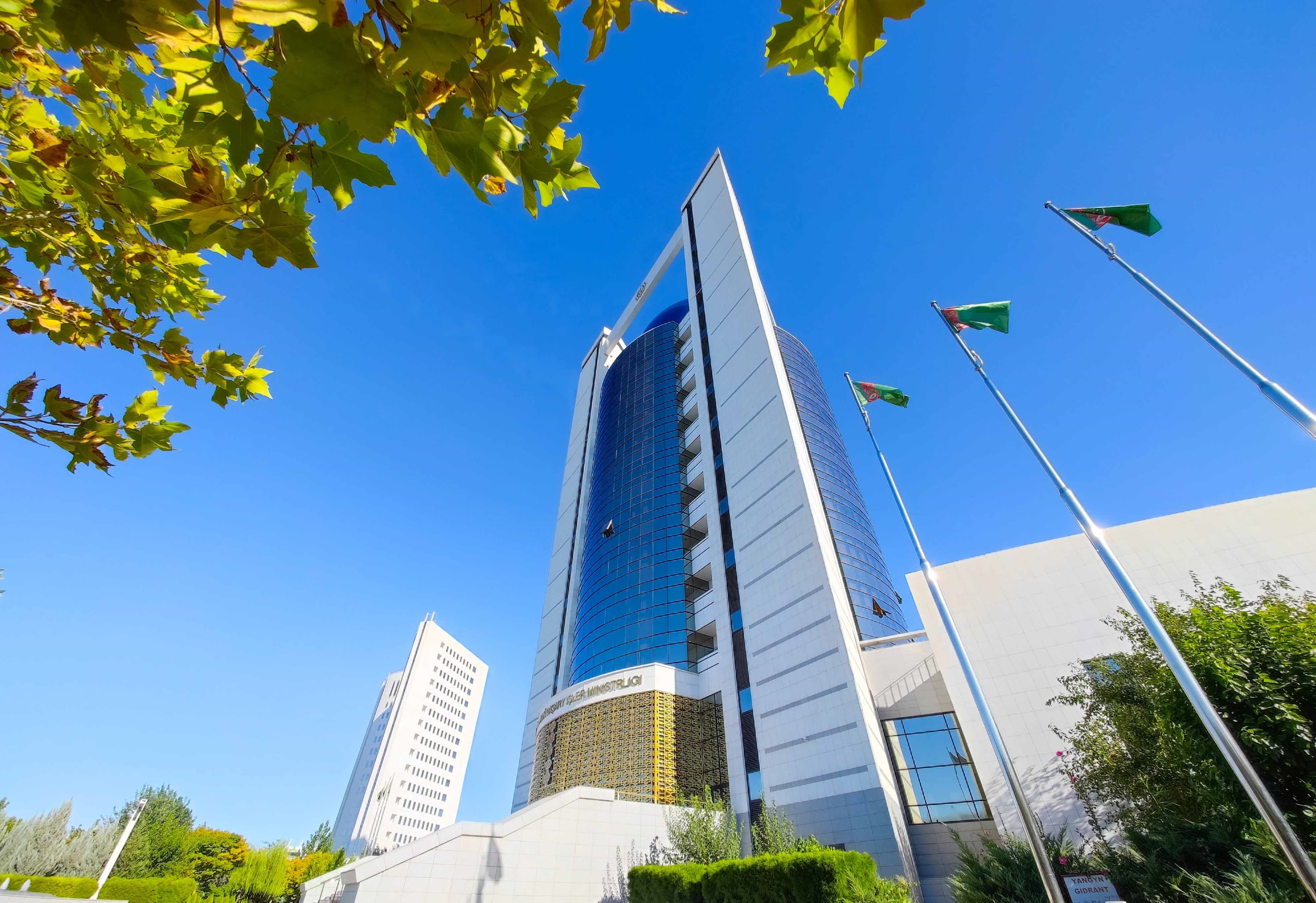 mid-turkmenistana-vystupil-s-zayavleniem-po-povodu-chastichnogo-zapreta-na-vezd-v-ssha-grazhdanam