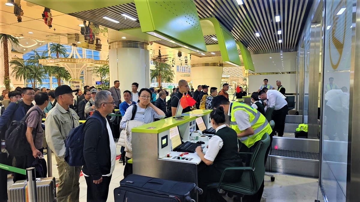 v-aeroportu-ashhabada-osushchestvlyaetsya-besperebojnaya-otpravka-evakuirovannyh-iz-irana-grazhdan