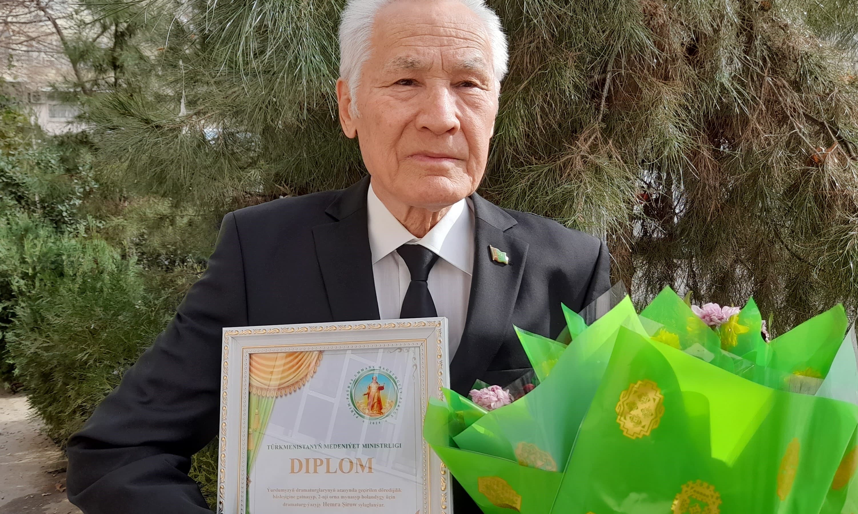 hemra-sirowyn-sekilli-sygyrlary-we-onun-neo-poeziyasy