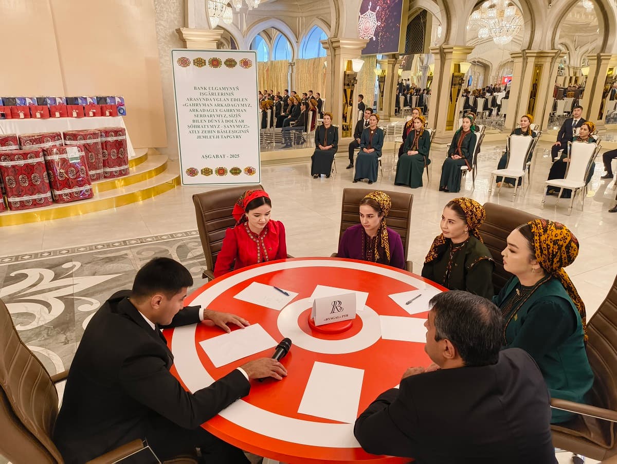 milli-manadyn-32-yyllygyna-bagyslanan-payhas-baslesigi-bank-isgarlerini-yygnady