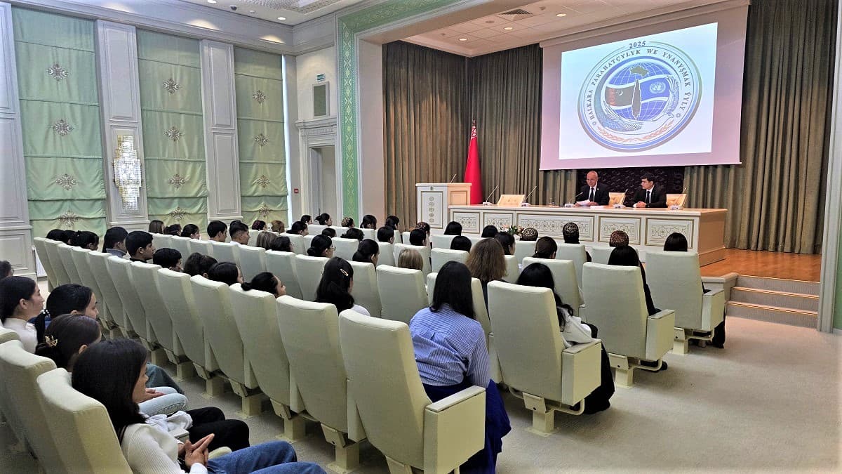 posolstvo-belarus-bgu-studenty