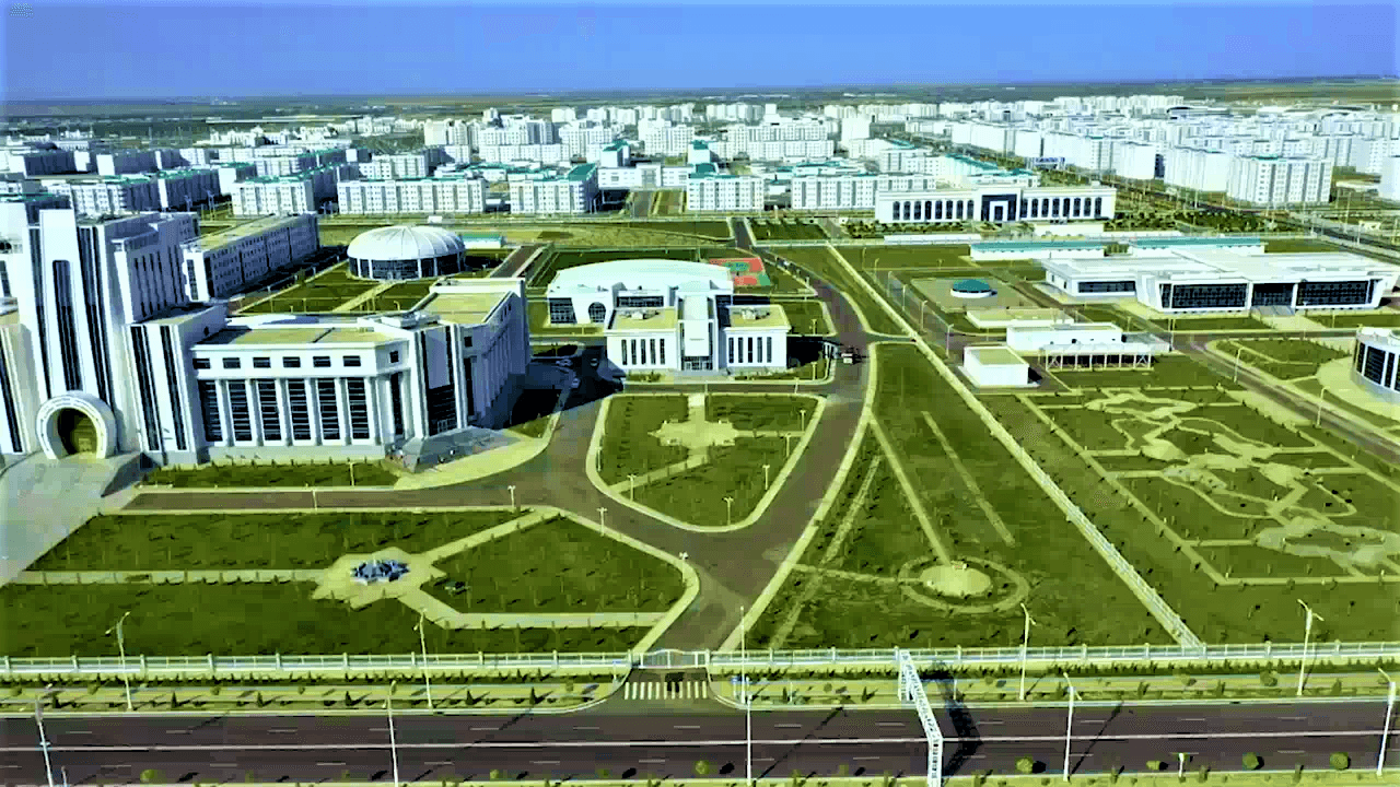 gorod-arkadag-park-soskulpturami-ahaltekincev