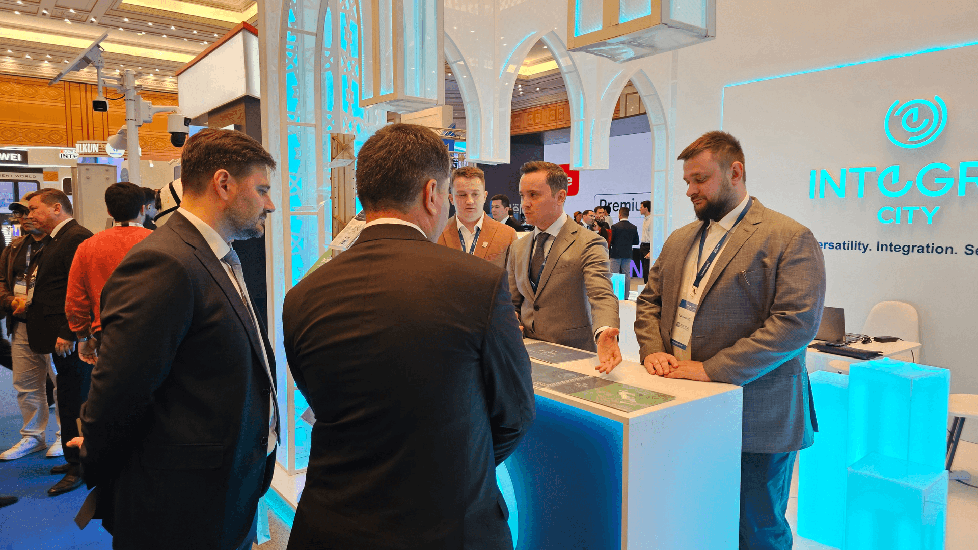 integra-city-asgabatda-saherindaki-turkmentel-2025-sergisinde-geljegin-durnukly-saherleri-ucin-oz-cozgutlerini-hodurledi