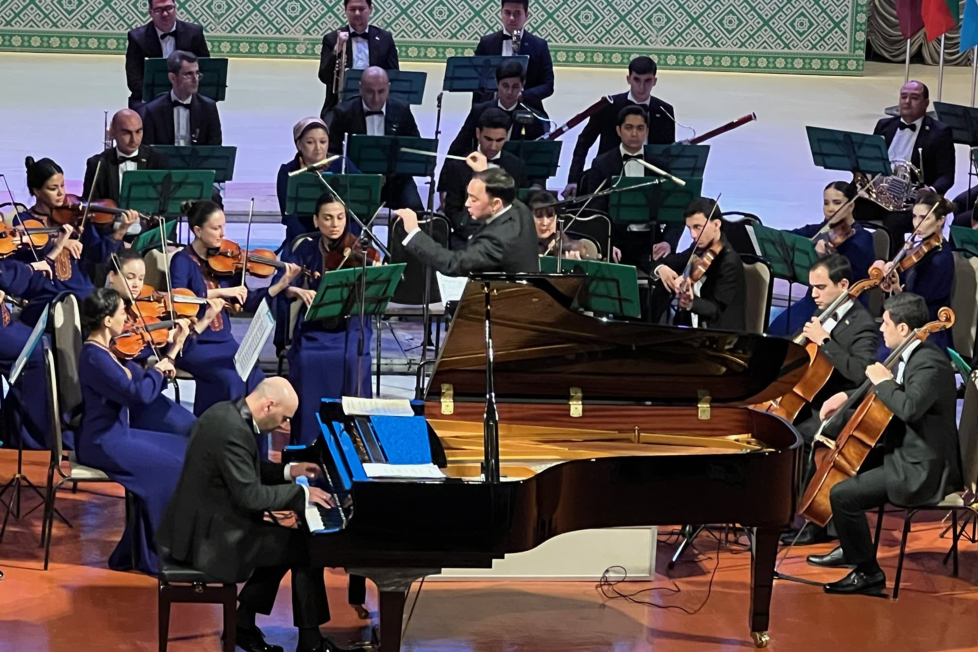 woyseh-walecek-bilen-asgabatda-sopenin-duygylaryny-yasamak-hatda-sessizlik-hem-owazdan-dolanda