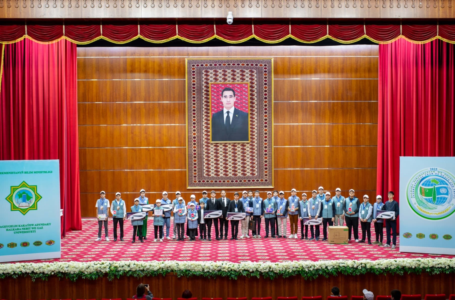 yaslaryn-arasynda-gecirilen-robot-tehnikasy-boyunca-baslesik-yarysyn-yenijileri-sylaglandy