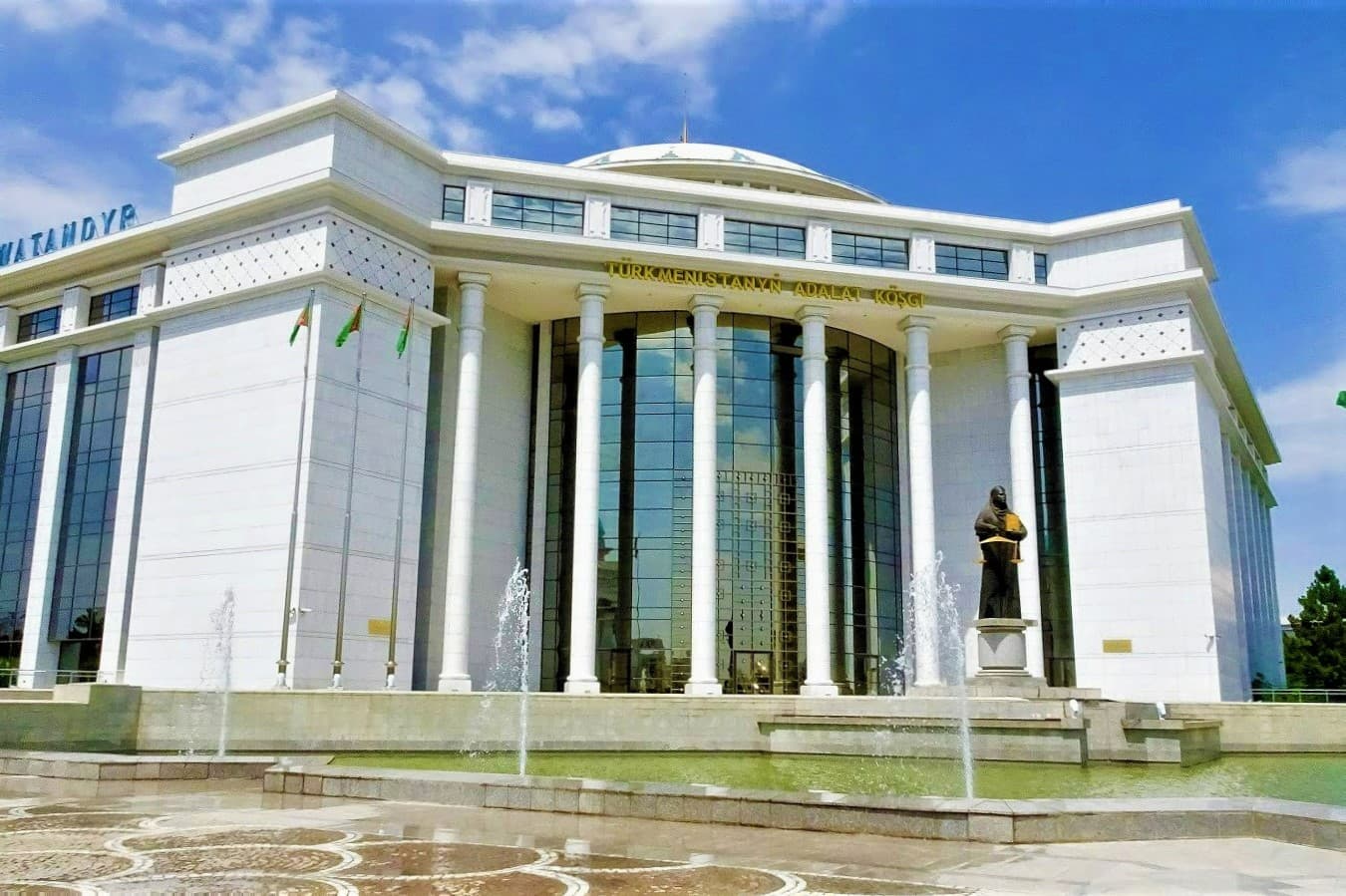 prezident-turkmenistana-pomiloval-231-grazhdanina-v-chest-30-letiya-nejtraliteta