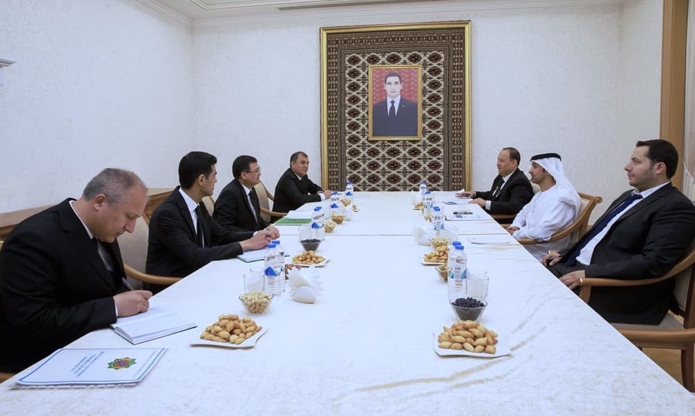 oae-predlagayut-sotrudnichestvo-v-oblasti-ii-vstrecha-posla-s-rektorom-tgu