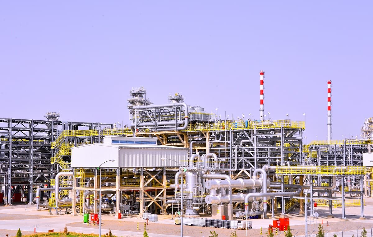 terminal-storage-and-shipment-liquefied-gas-being-modernized-turkmenbashi-oil-refinery-plant