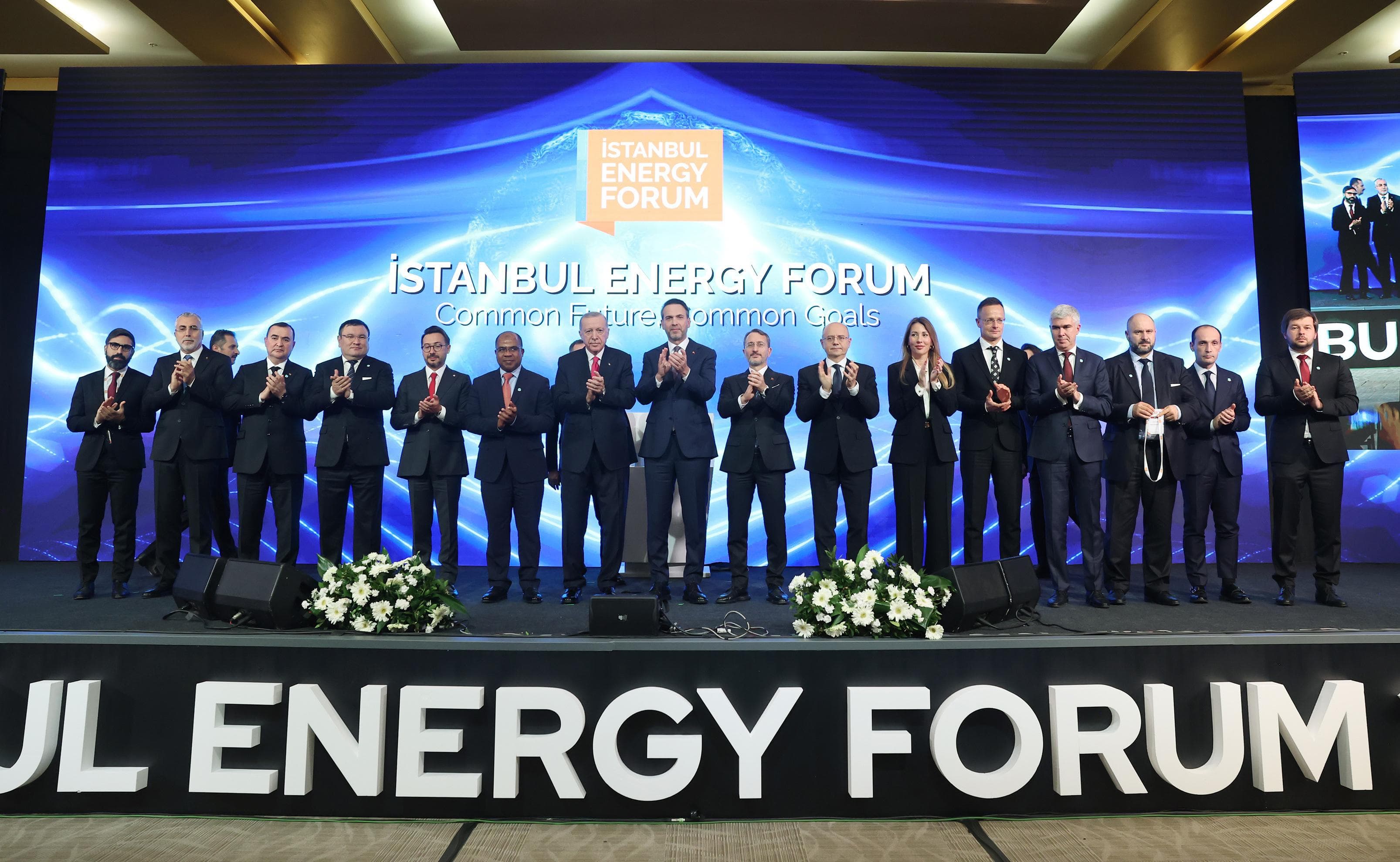 Stambulda dünýäniň energiýa bazaryndaky çagyryşlar we mümkinçilikler ara alnyp maslahatlaşyldy