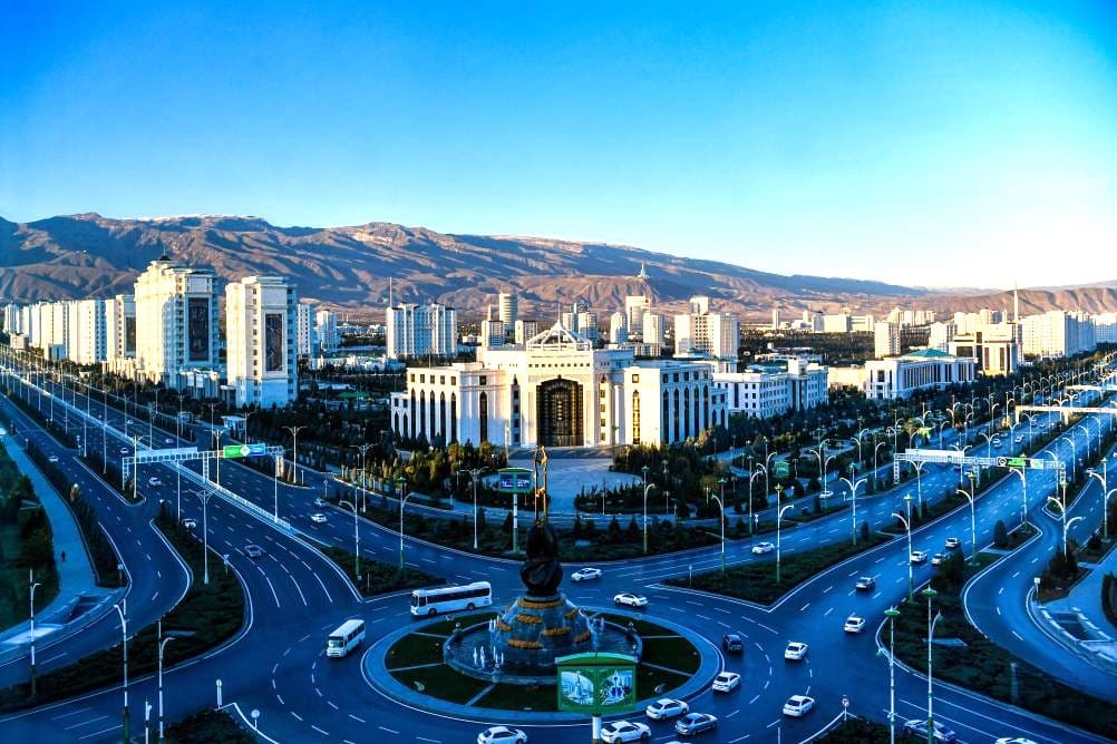 skulptoru-saragtu-babaevu-i-artistke-annadzhemal-nurmuhammedovoj-prisvoeno-zvanie-geroj-turkmenistana