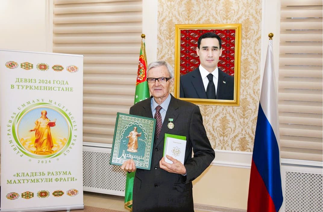 In Moscow, the jubilee medal of Turkmenistan was presented to the Russian archaeologist Viktor Pilipko