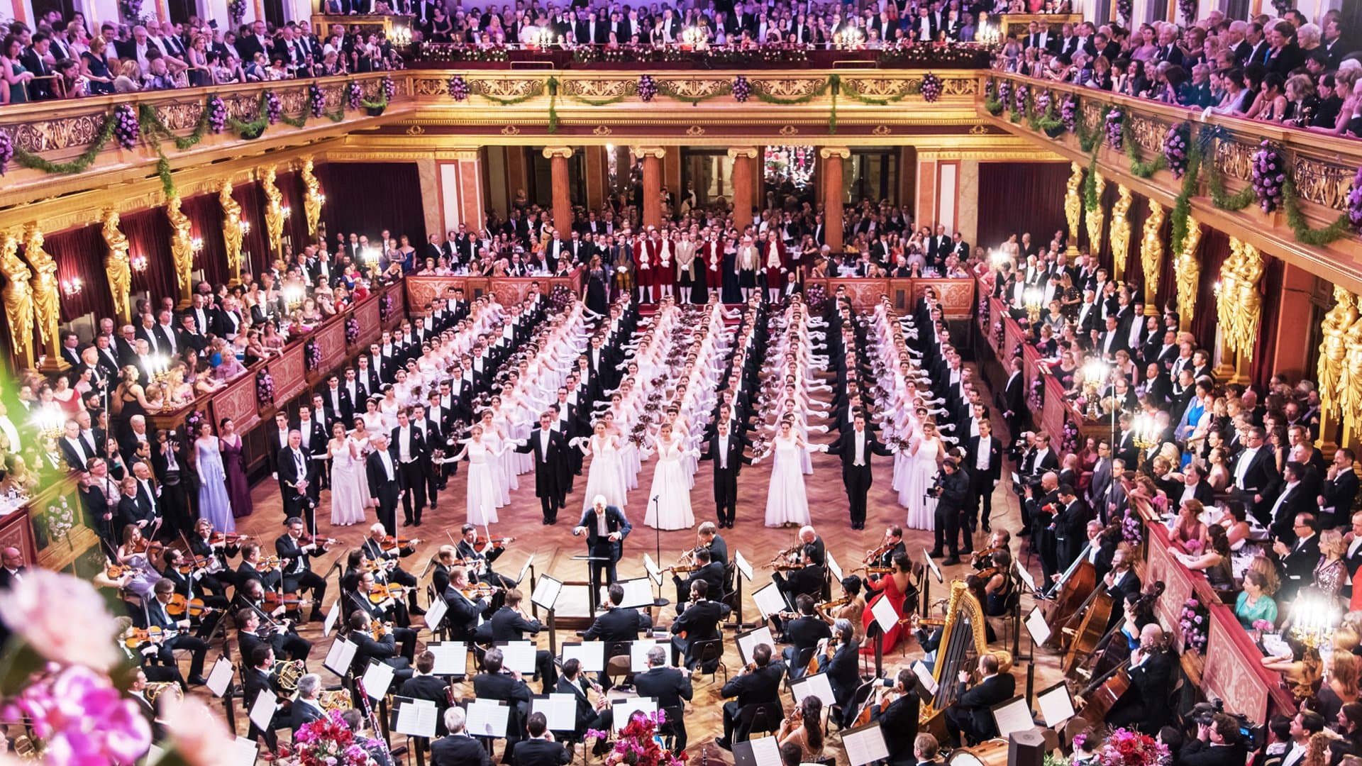everybody-dance-waltz-vienna-invites-you-international-balls
