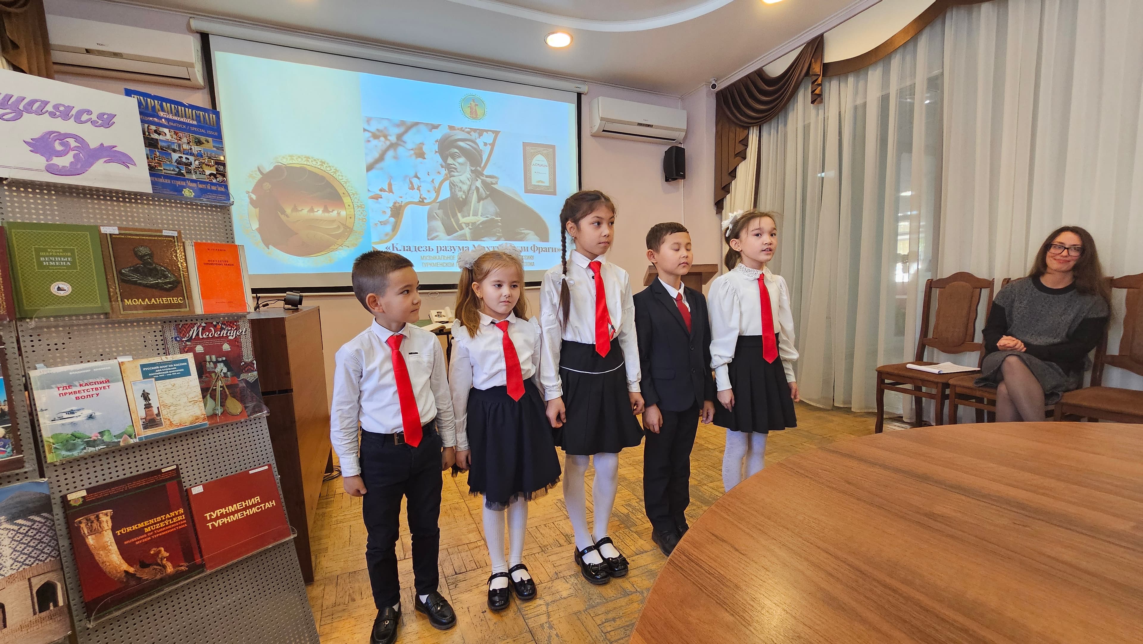 v-astrahanskoj-oblastnoj-nauchnoj-biblioteke-proshel-vecher-poezii-mahtumkuli-fragi