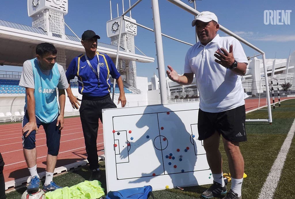 v-matche-s-turkmenistanom-juzhnaya-koreya-vypustit-na-pole-samogo-vysokogo-napadajushhego