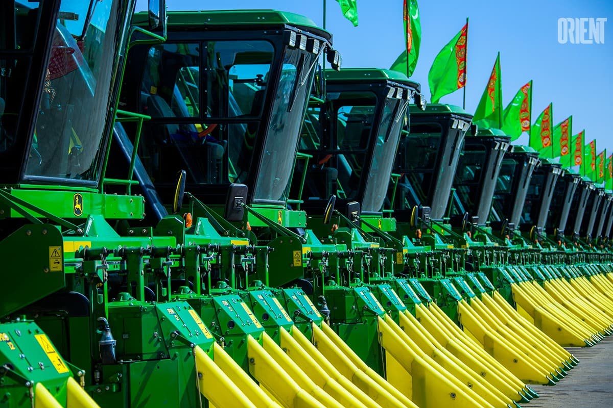 Туркменские предприниматели смогут купить сельхозтехнику John Deere в кредит