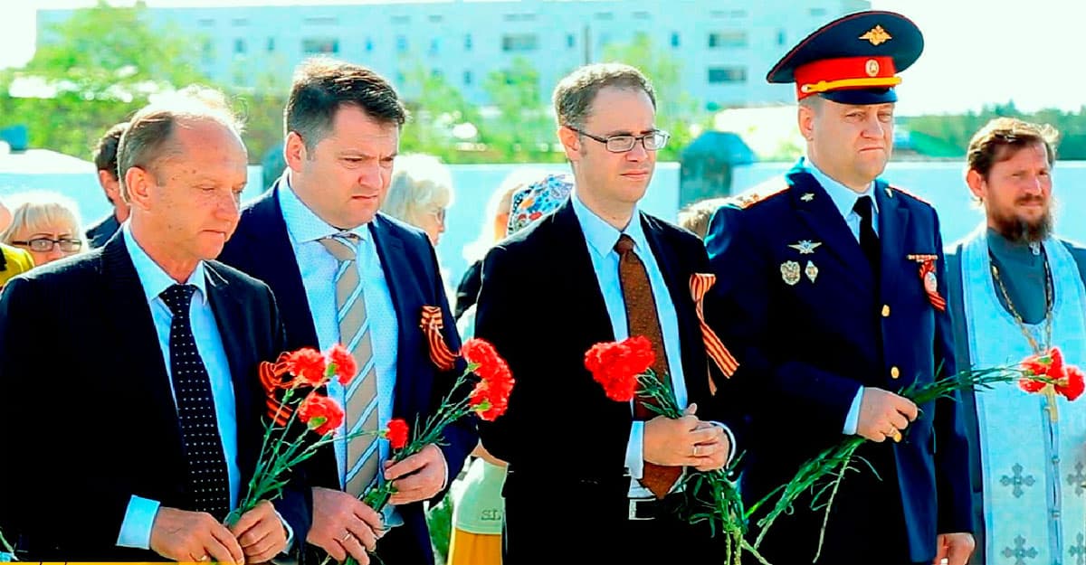 В Туркменабате возложили цветы к мемориальному кладбищу воинов-участников ВОВ