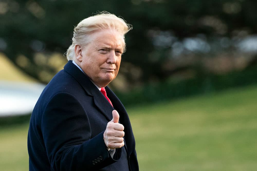 В мире: в КНР успешно тестируют вакцину от COVID-19, а Трамп принимает гидроксихлорохин