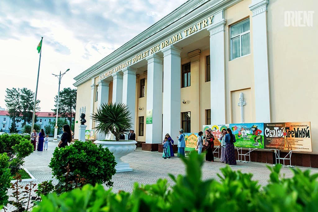 Пушкинский театр уходит на каникулы