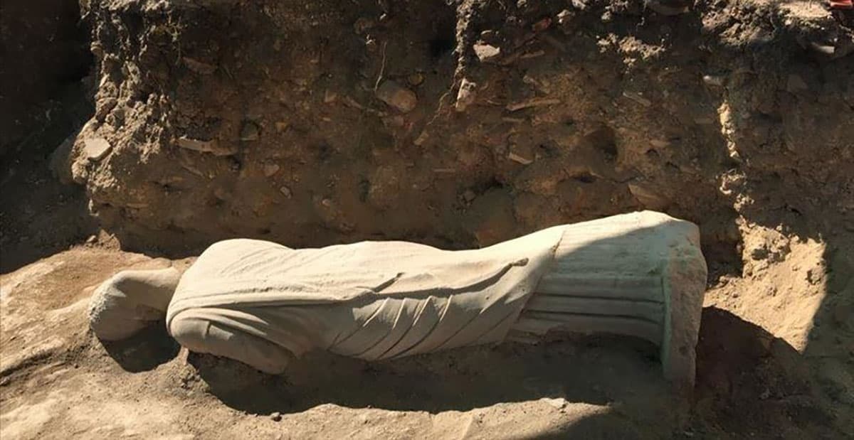 В Турции археологи обнаружили 1700-летнюю статую