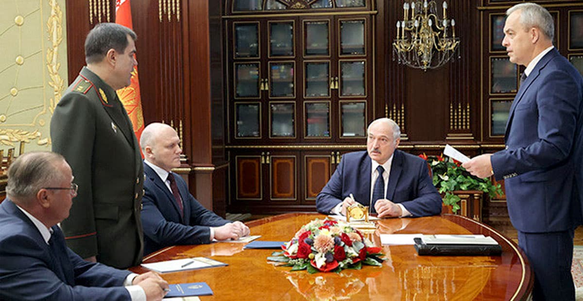 В мире: в Бундесвере нашли яд в организме Навального, а Лукашенко сменил глав КГБ и Совбеза