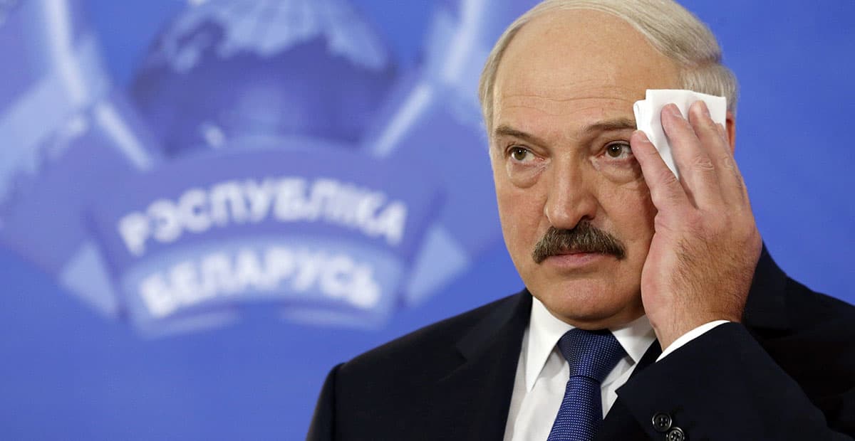 В мире: Лукашенко поставил войска «под ружье», а эксперт рассказал о старении смартфона