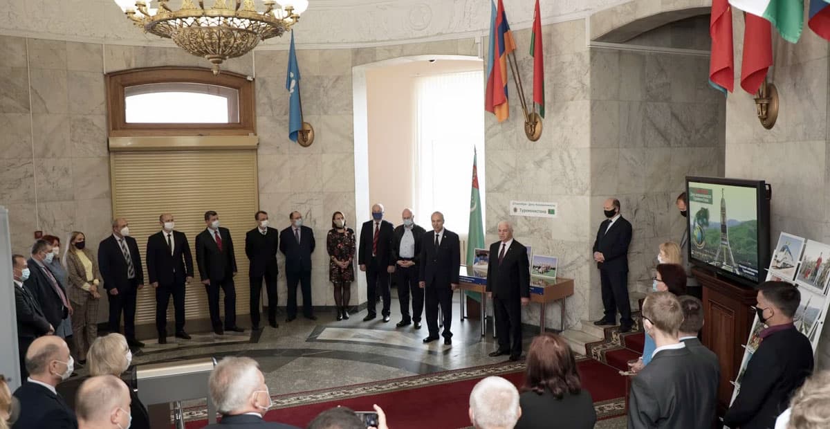 В штаб-квартире СНГ в Минске открылась выставка ко Дню независимости Туркменистана